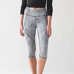 Lululemon high waisted reflective Crop pocket Leggings Splatter Black white  4